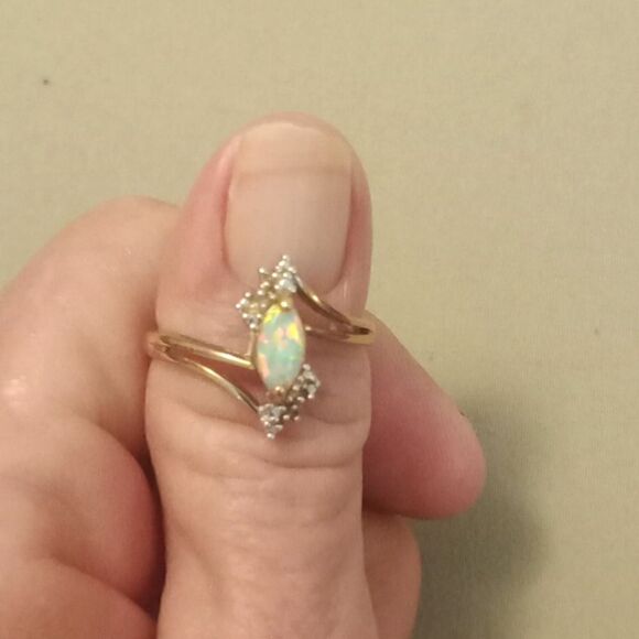 unbranded Jewelry - Vintage 10k Opal and Diamond Ring Size 8